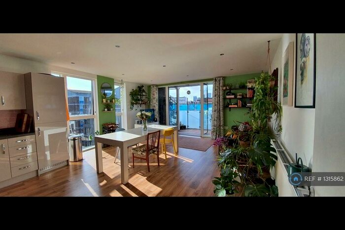 2 Bedroom Flat To Rent In Haggerston, London, E2