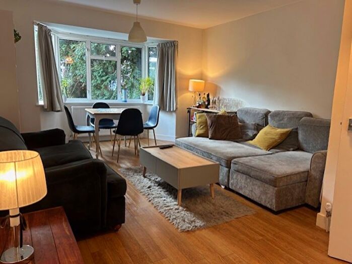 2 Bedroom Flat To Rent In Bridge Road, East Molesey, KT8