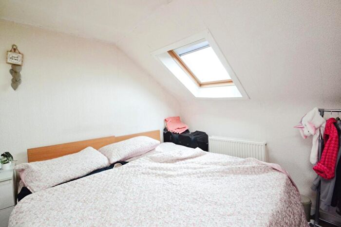 2 Bedroom Flat For Sale In Minto Street, Edinburgh, Midlothian, EH9