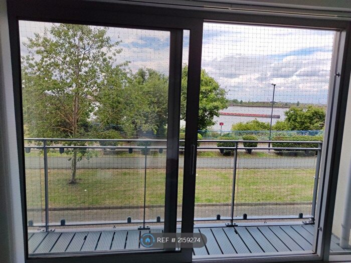 2 Bedroom Flat To Rent In Hill House, London, SE28