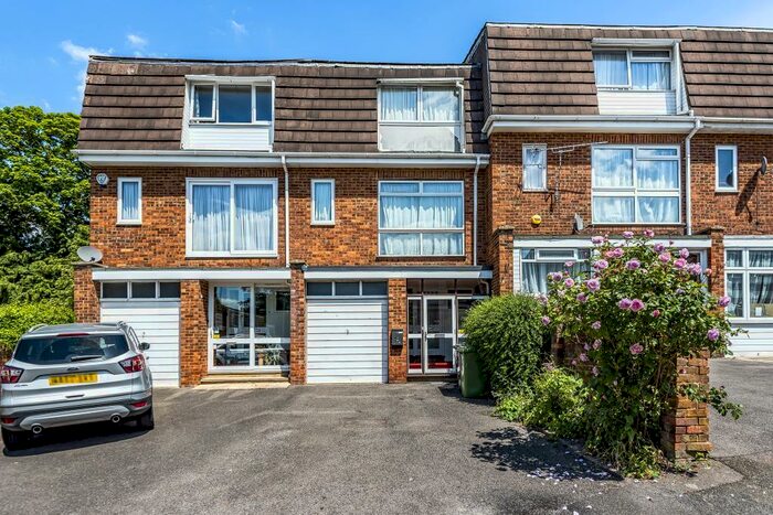 3 Bedroom Town House To Rent In High Wycombe, Buckinghamshire, HP13