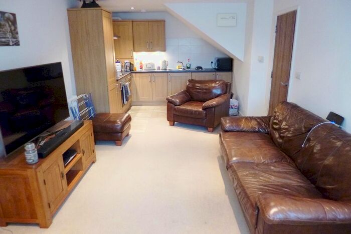 1 Bedroom Flat To Rent In St. Peters Close, Bushey Heath, Bushey, WD23