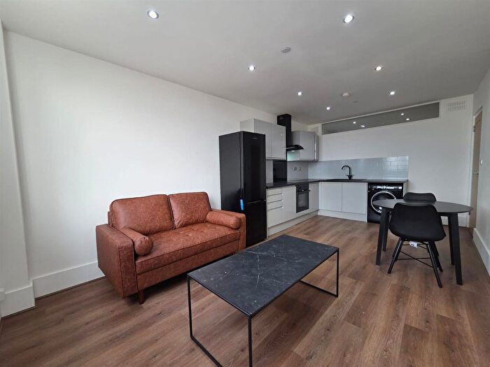 1 Bedroom Flat To Rent In Quarry Court, Morley, Leeds, LS27