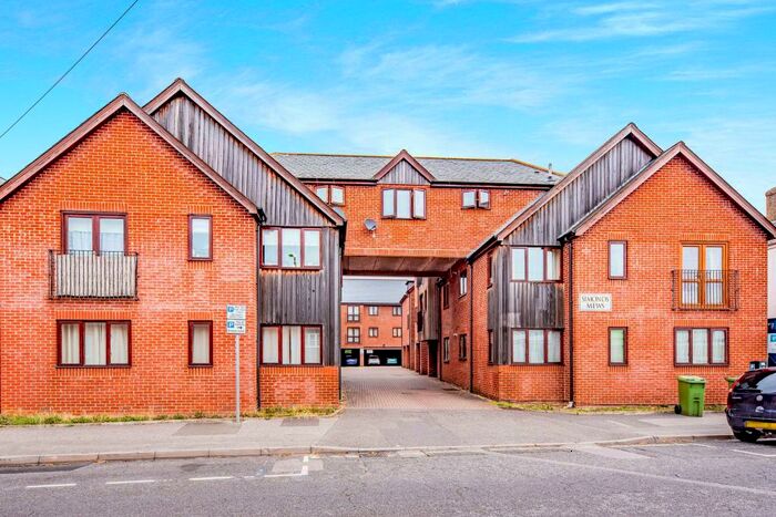 2 Bedroom Flat To Rent In Simonds Mews, GU14