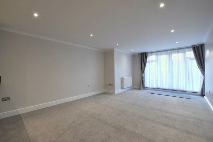 2 Bedroom Apartment To Rent In Monument Hill, Weybridge, KT13