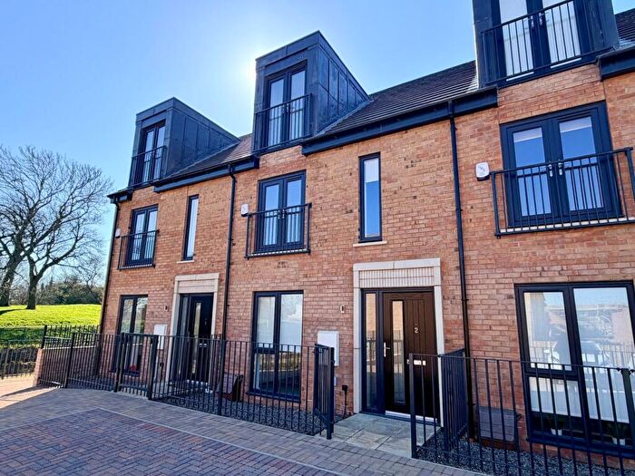 3 Bedroom Town House To Rent In Mill Walk, Sunderland, SR2