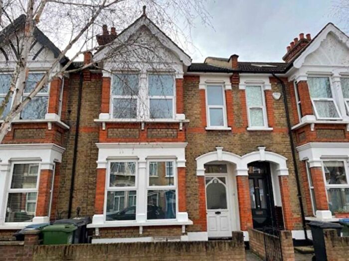 2 Bedroom Flat To Rent In Burghley Road, Leytonstone, E11
