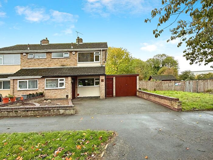 3 Bedroom Semi Detached House For Sale In Coombe Rise, Oadby, LE2