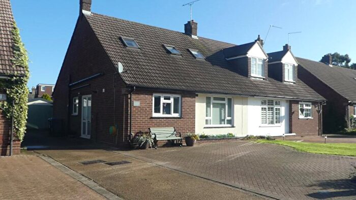 3 Bedroom Semi-Detached Bungalow To Rent In Heronfield, EN6
