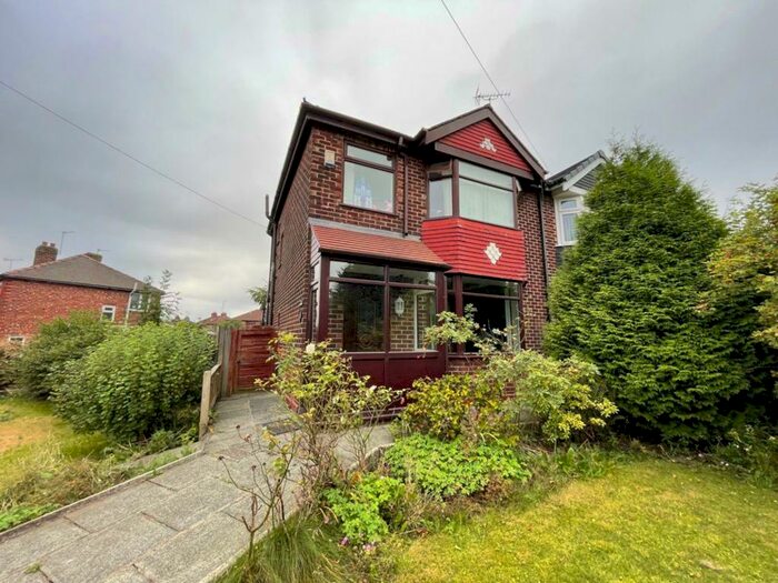 3 Bedroom Semi-Detached House To Rent In Peveril Road, Salford, M5