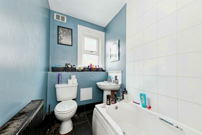 Maisonette For Sale In Church Road, Dover, Kent, CT17