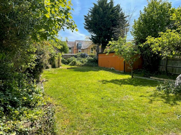 4 Bedroom Detached House To Rent In Lime Grove, KT3