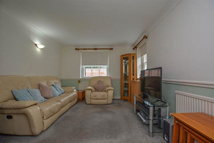 2 Bedroom Cottage For Sale In Thorndon Park, Ingrave, Brentwood, CM13