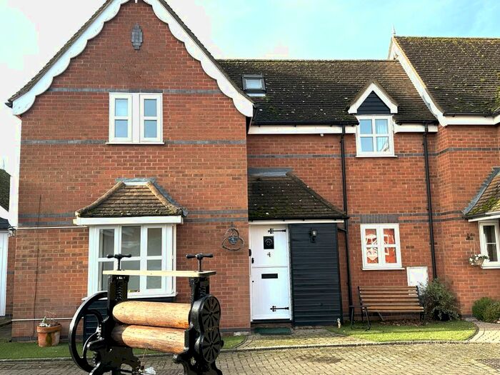 3 Bedroom Semi-Detached House For Sale In Southill Road, Broom, Biggleswade, SG18