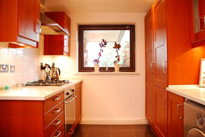 3 Bedroom Flat For Sale In Free Trade Wharf, Wapping, London, E1W