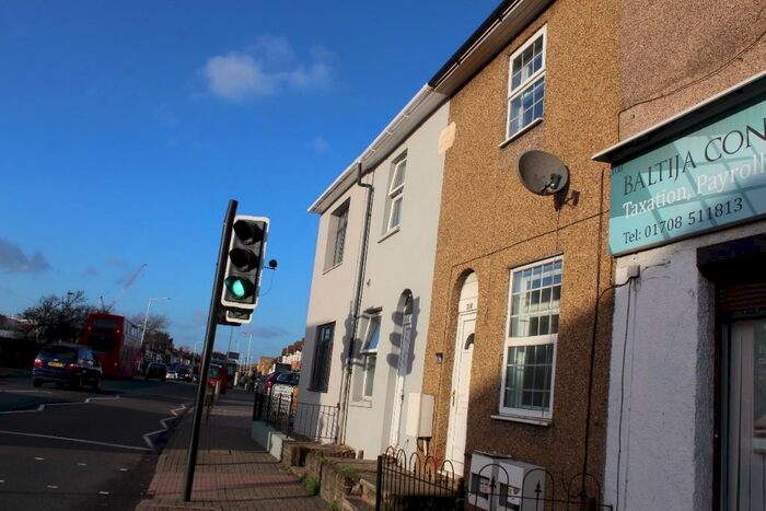 1 Bedroom Ground Maisonette To Rent In North Street, Romford, London, RM1