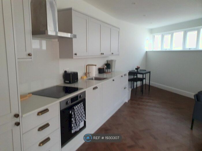 2 Bedroom Flat To Rent In Timber Hill Road, Caterham, CR3