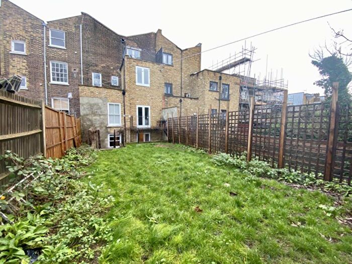 2 Bedroom Flat To Rent In Hanley Road, Finsbury Park, N4