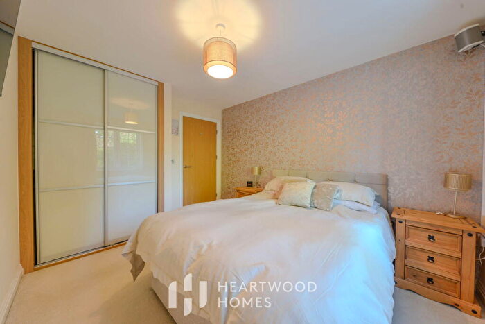 1 Bedroom Apartment For Sale In Little Night Leys Court, Napsbury, AL2