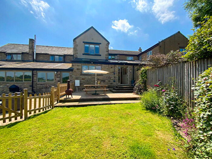 3 Bedroom Equestrian Facility For Sale In Elizabeth Cottage, Woodseats Lane, Charlesworth, SK13