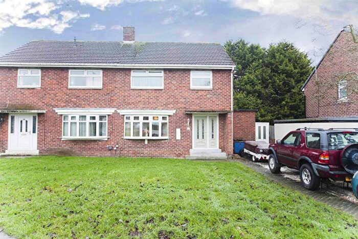 3 Bedroom Semi-Detached House For Sale In Yoden Road, Peterlee, SR8