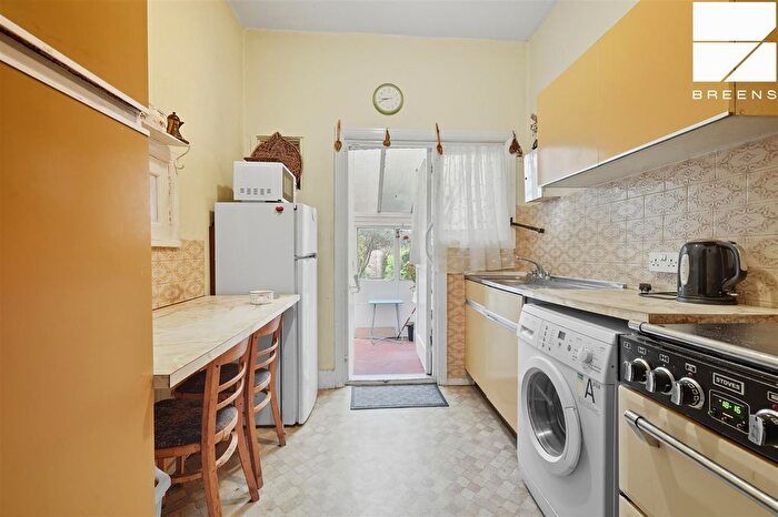 3 Bedroom End Of Terrace House For Sale In Wadham Road, E17