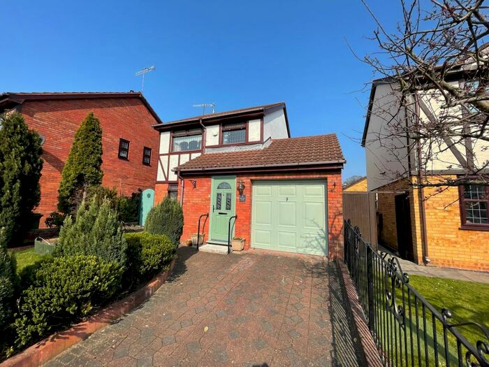 3 Bedroom Detached House To Rent In Convent Close, L19