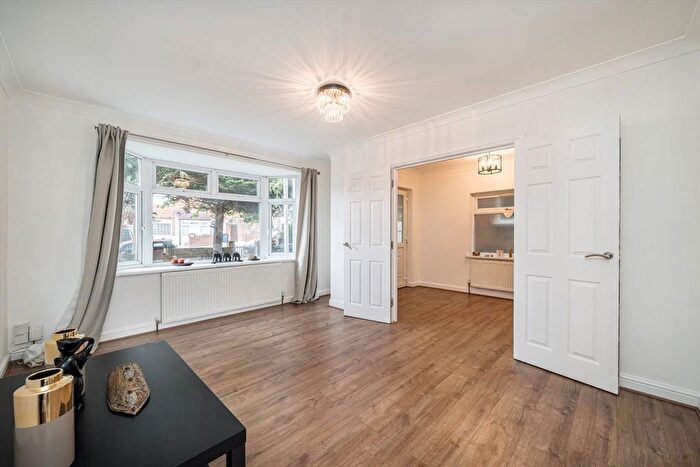 4 Bedroom Property For Sale In Greenford Avenue, Hanwell, W7
