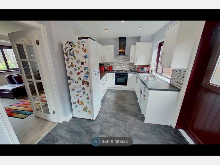 3 Bedroom Semi-Detached House To Rent In Wellington Grove, Pudsey, LS28