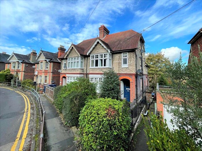 2 Bedroom Apartment For Sale In Croft Road, Godalming, Surrey, GU7