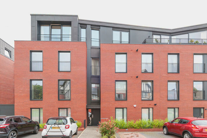 2 Bedroom Flat To Rent In Cruickshank Gardens Edinburgh United Kingdom, EH12