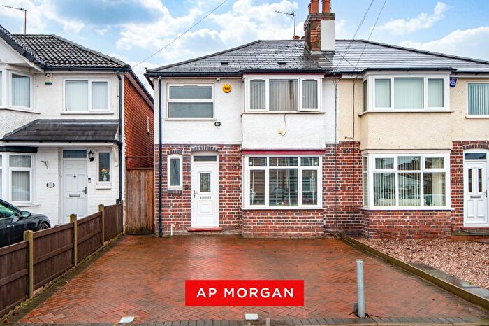 3 Bedroom Semi Detached House For Sale In Baldwins Lane, Birmingham, West Midlands, B28