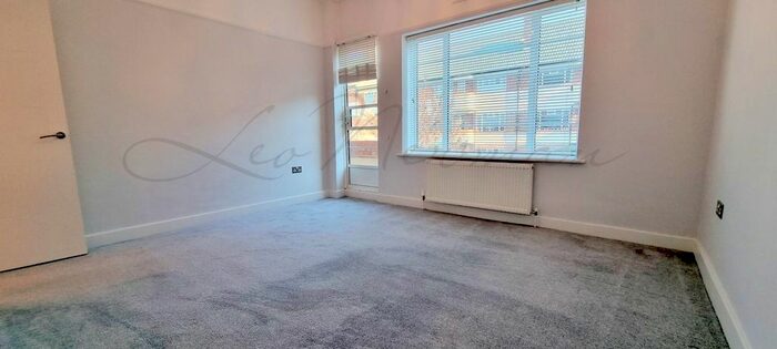 2 Bedroom Flat To Rent In Woodford Road, South Woodford, E18