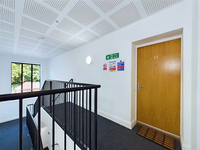 1 Bedroom Flat For Sale In Plough Lane, Purley, CR8