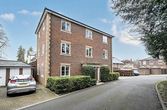 2 Bedroom Flat For Sale In Malmesbury Gardens, Winchester, Hampshire, SO22