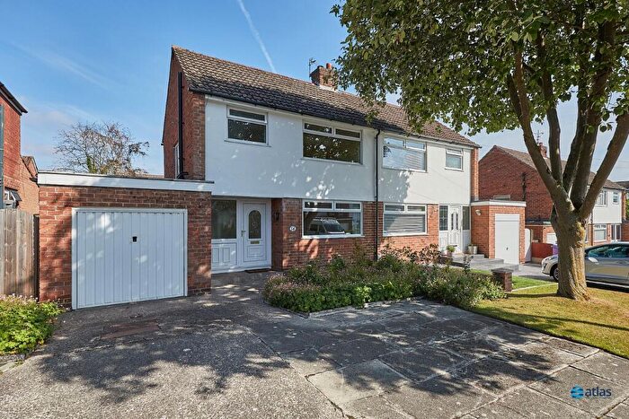 3 Bedroom Semi-Detached House For Sale In Leybourne Close, Gateacre, L25