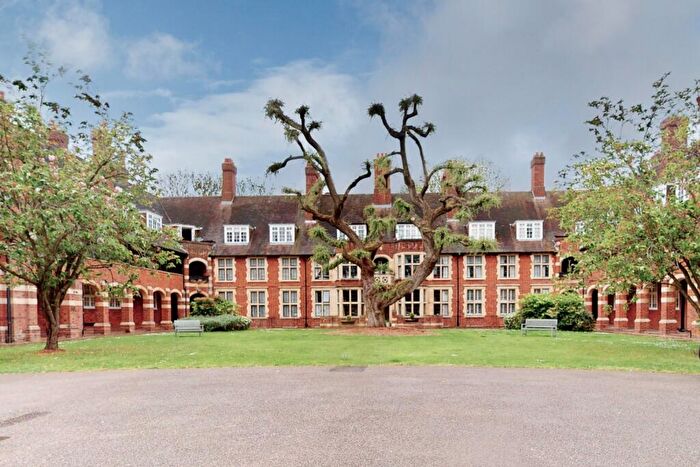 2 Bedroom Flat To Rent In Meadway Court, Meadway, Hampstead Garden Suburb, NW11