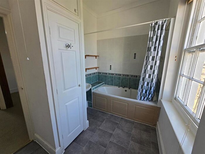 3 Bedroom Flat For Sale In Church Stile, Launceston, PL15