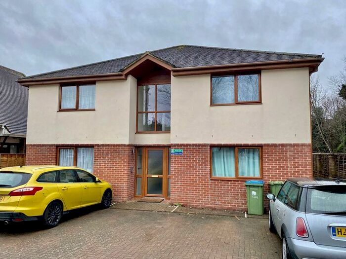 Flat To Rent In Sunningdale Gardens, Southampton, SO18