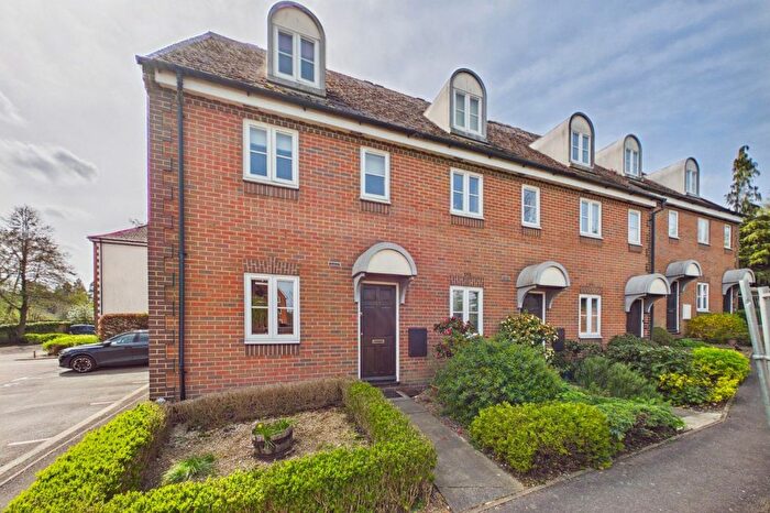 2 Bedroom Maisonette For Sale In Waterside Court, Alton, Hampshire, GU34