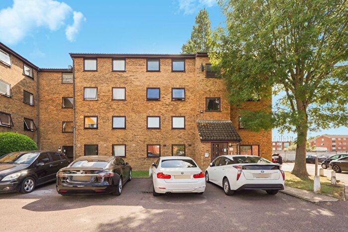 2 Bedroom Flat To Rent In Gurney Close, Barking, IG11