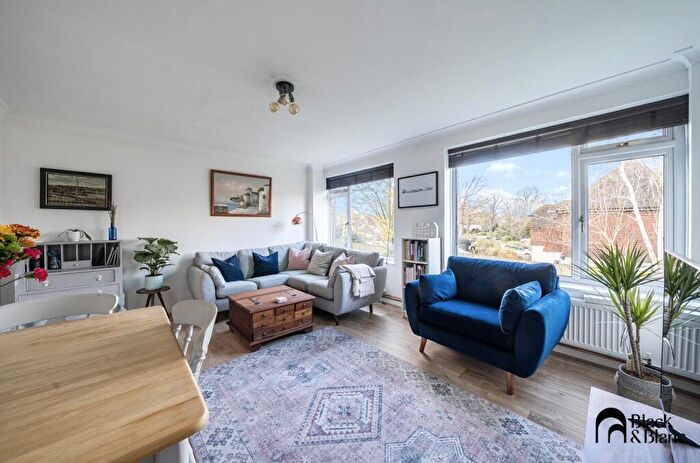 2 Bedroom Maisonette For Sale In Abbey Park, Beckenham, BR3