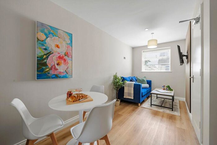 1 Bedroom Flat To Rent In Emerald Street, Cardiff, CF24