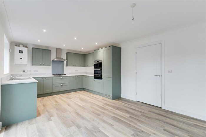4 Bedroom Detached House For Sale In Meadow Croft Gardens, Hucknall, Nottinghamshire, NG15