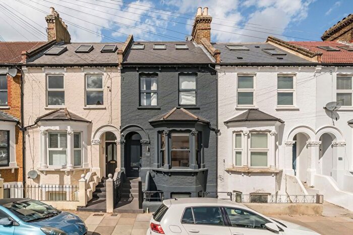 4 Bedroom End Terrace House For Sale In Khama Road, Tooting, SW17