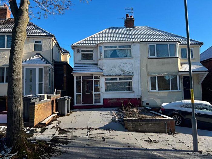 3 Bedroom Semi Detached House For Sale In Gleneagles Road, Birmingham, B26