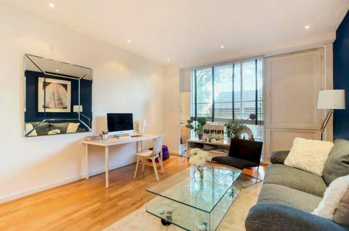 1 Bedroom Flat To Rent In Cubitt Building, Grosvenor Waterside, Gatliff Road, SW1W