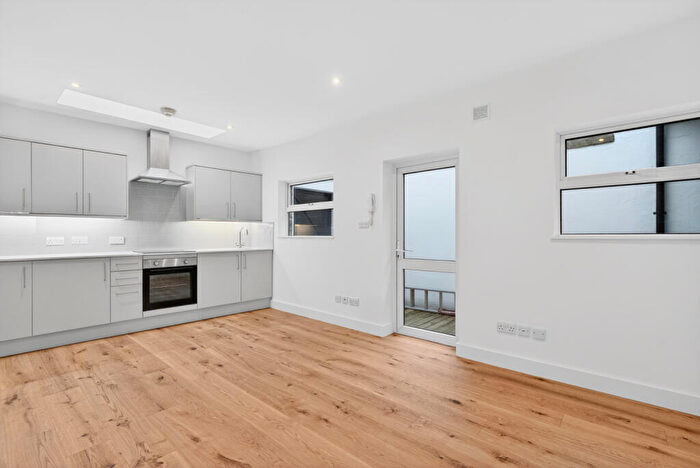 Apartment To Rent In Highbury Park, Highbury, N5