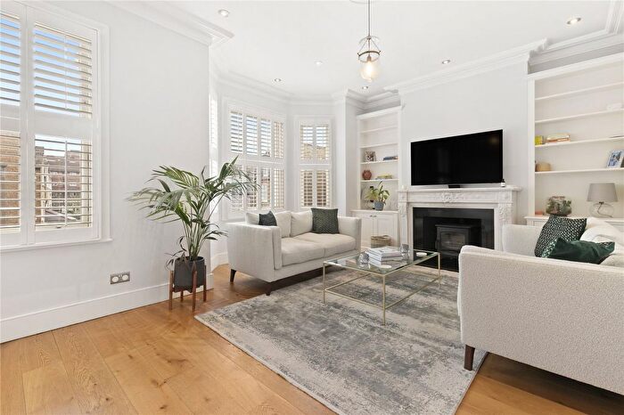 3 Bedroom Flat To Rent In Cicada Road, London, SW18