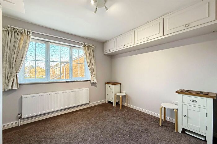 2 Bedroom Terraced House For Sale In Linnet Close, Littlehampton, West Sussex, BN17